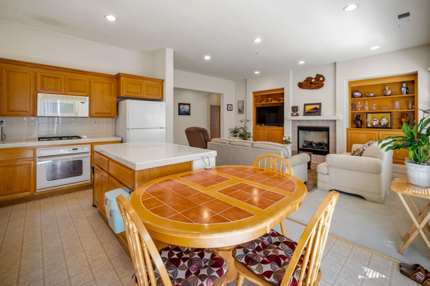 Detail Gallery Image 17 of 39 For 510 Wimbledon Ave, Salinas,  CA 93906 - 3 Beds | 2 Baths