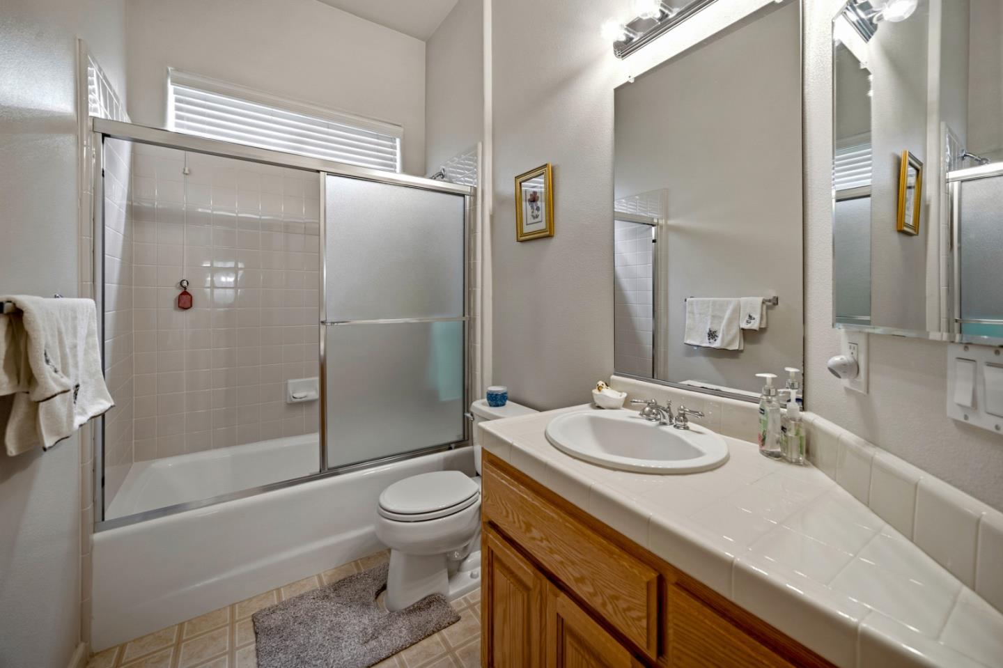 Detail Gallery Image 28 of 39 For 510 Wimbledon Ave, Salinas,  CA 93906 - 3 Beds | 2 Baths