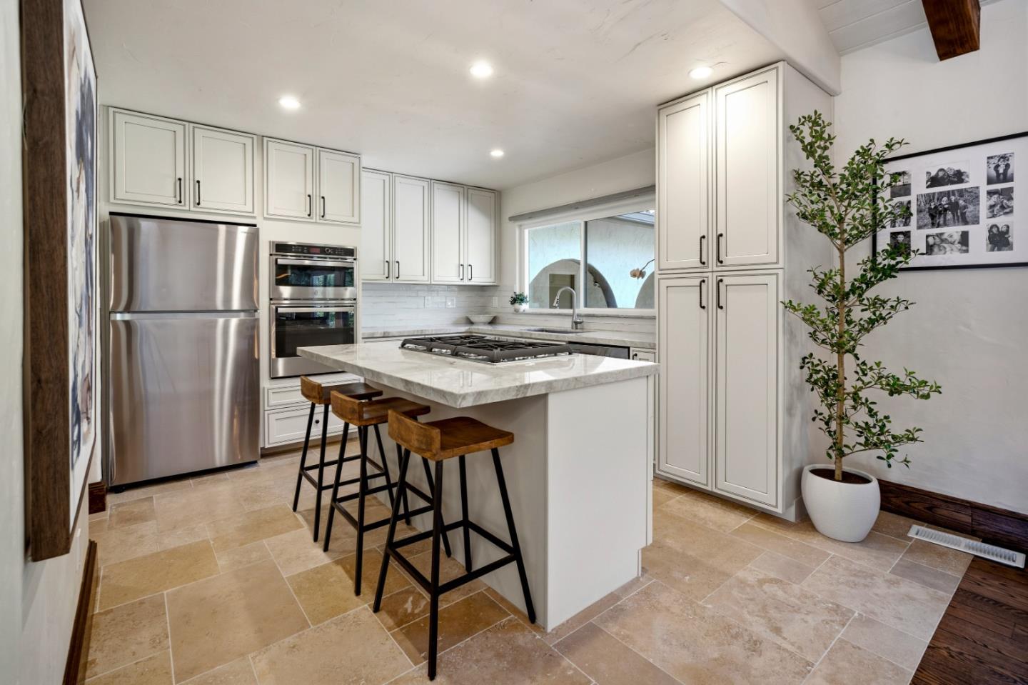 Detail Gallery Image 6 of 29 For 13810 Vista Dorada, Salinas,  CA 93908 - 3 Beds | 2 Baths