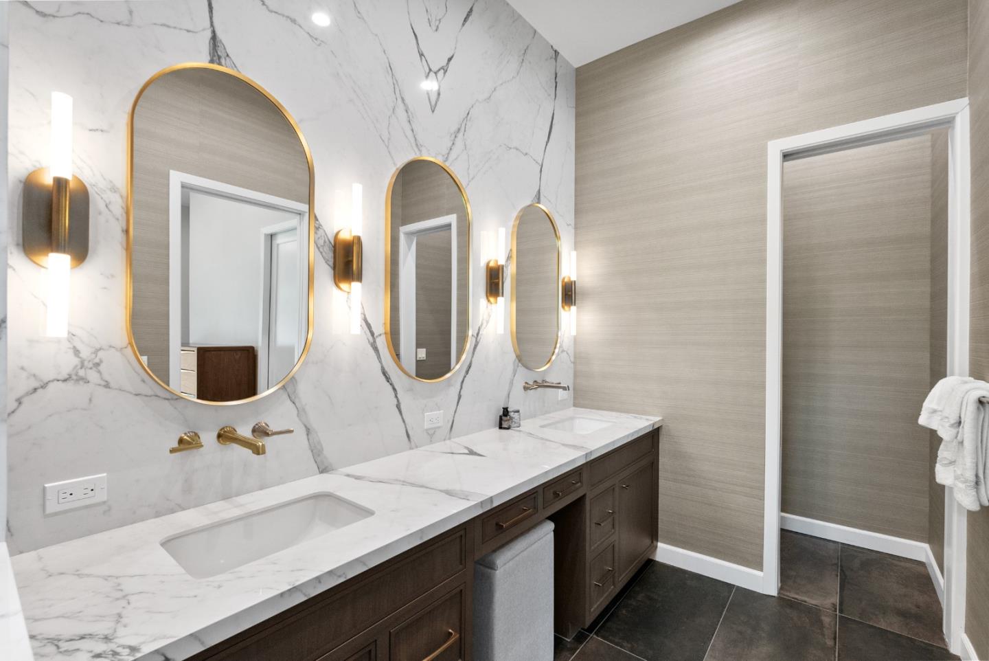 Detail Gallery Image 30 of 48 For 430 Hillsborough Blvd, San Mateo,  CA 94402 - 4 Beds | 3/1 Baths