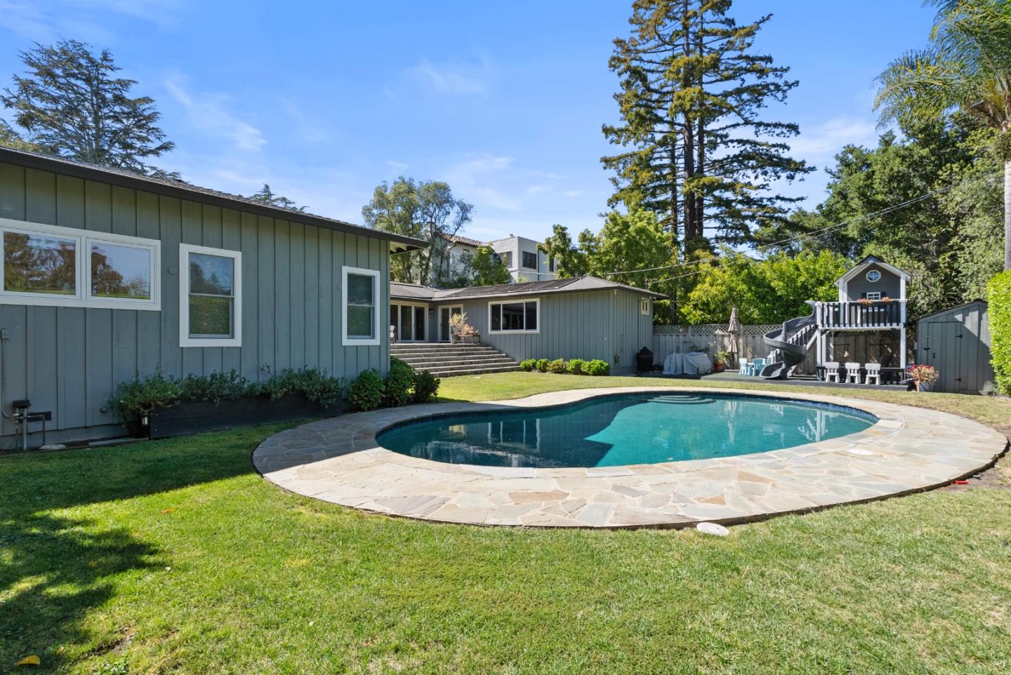 Detail Gallery Image 38 of 48 For 430 Hillsborough Blvd, San Mateo,  CA 94402 - 4 Beds | 3/1 Baths