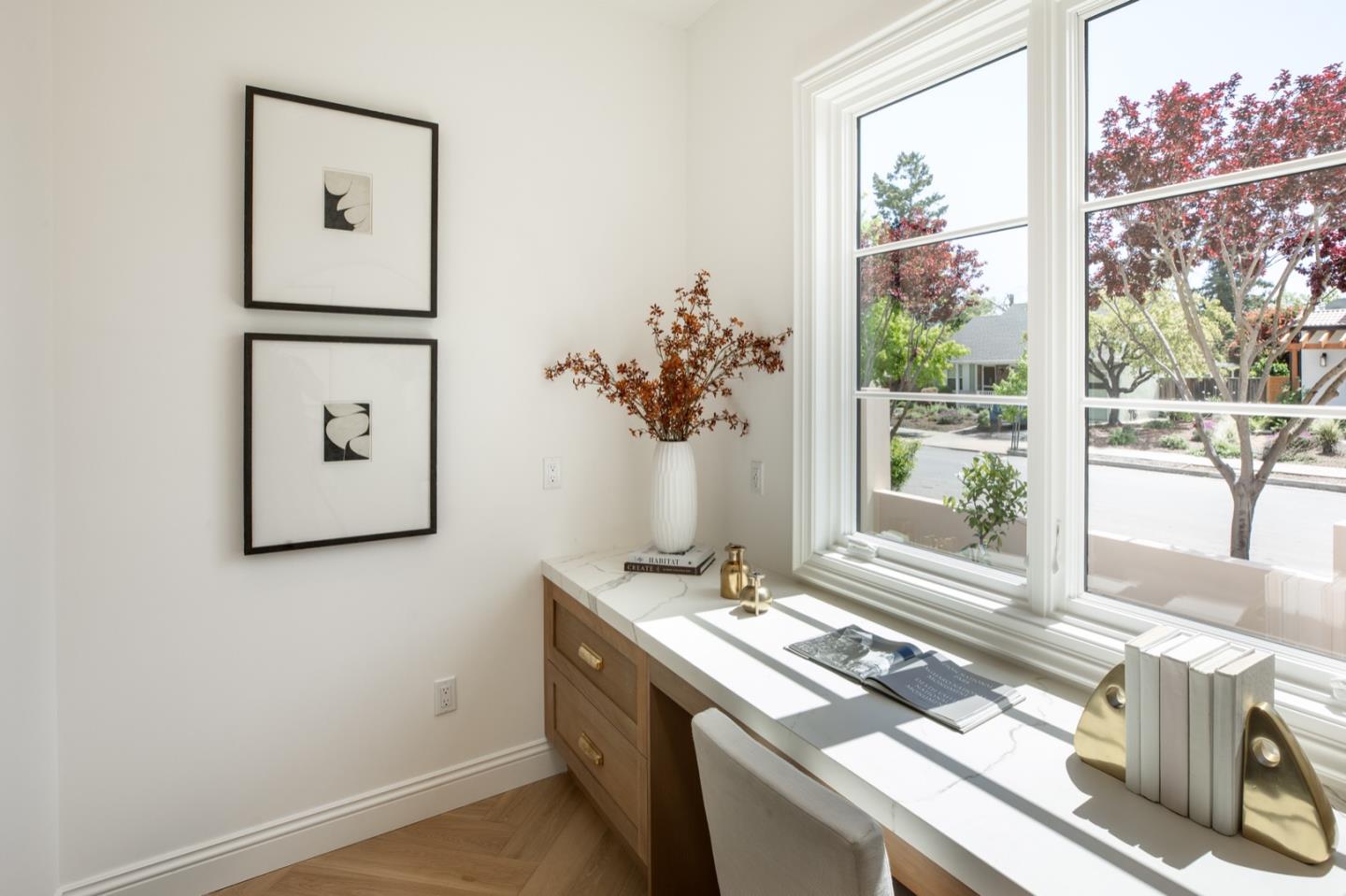 Detail Gallery Image 9 of 21 For 2034 Washington Ave, Redwood City,  CA 94061 - 4 Beds | 4 Baths