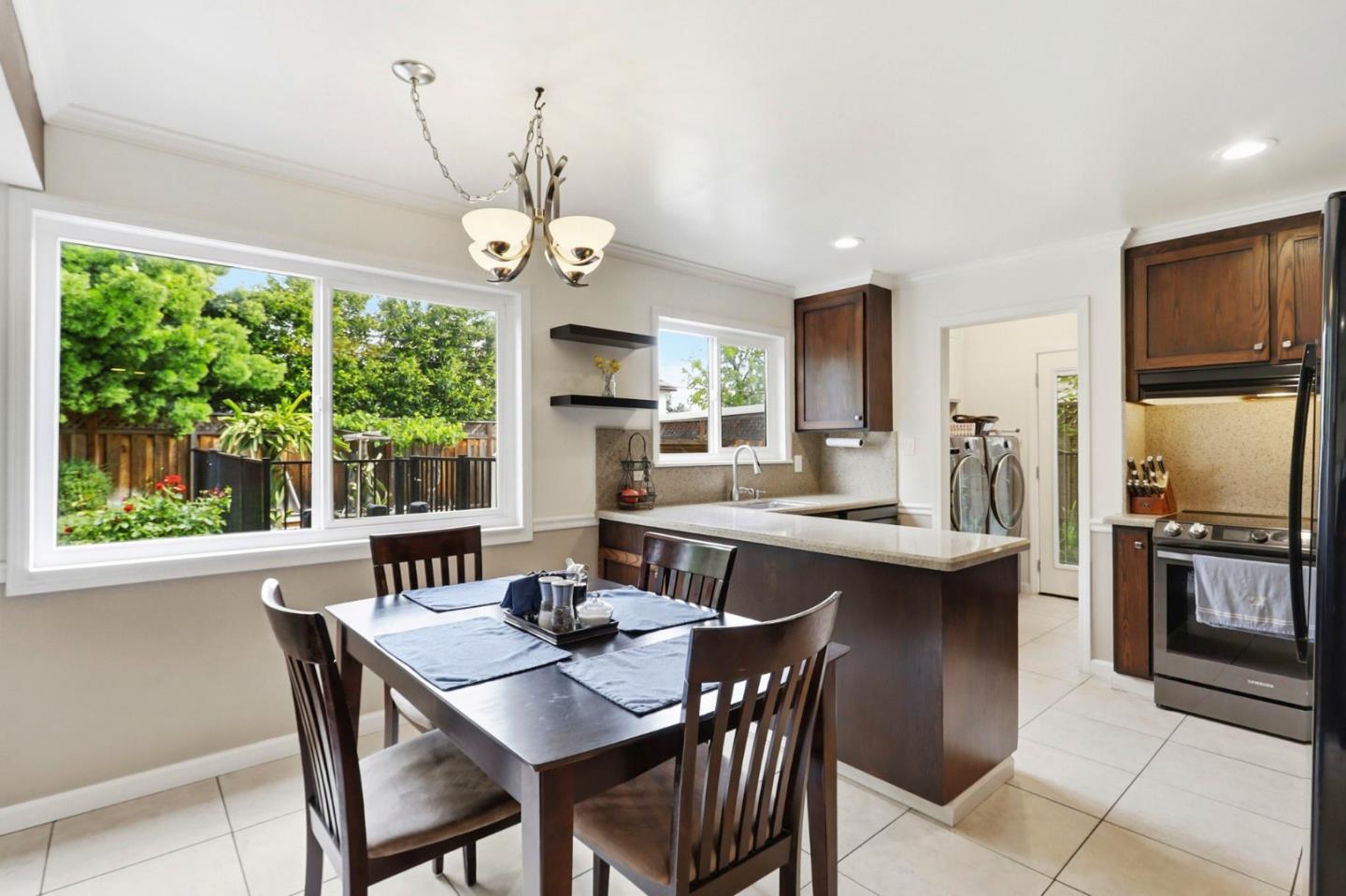 Detail Gallery Image 10 of 27 For 4029 Ross Park Dr, San Jose,  CA 95118 - 4 Beds | 2/1 Baths