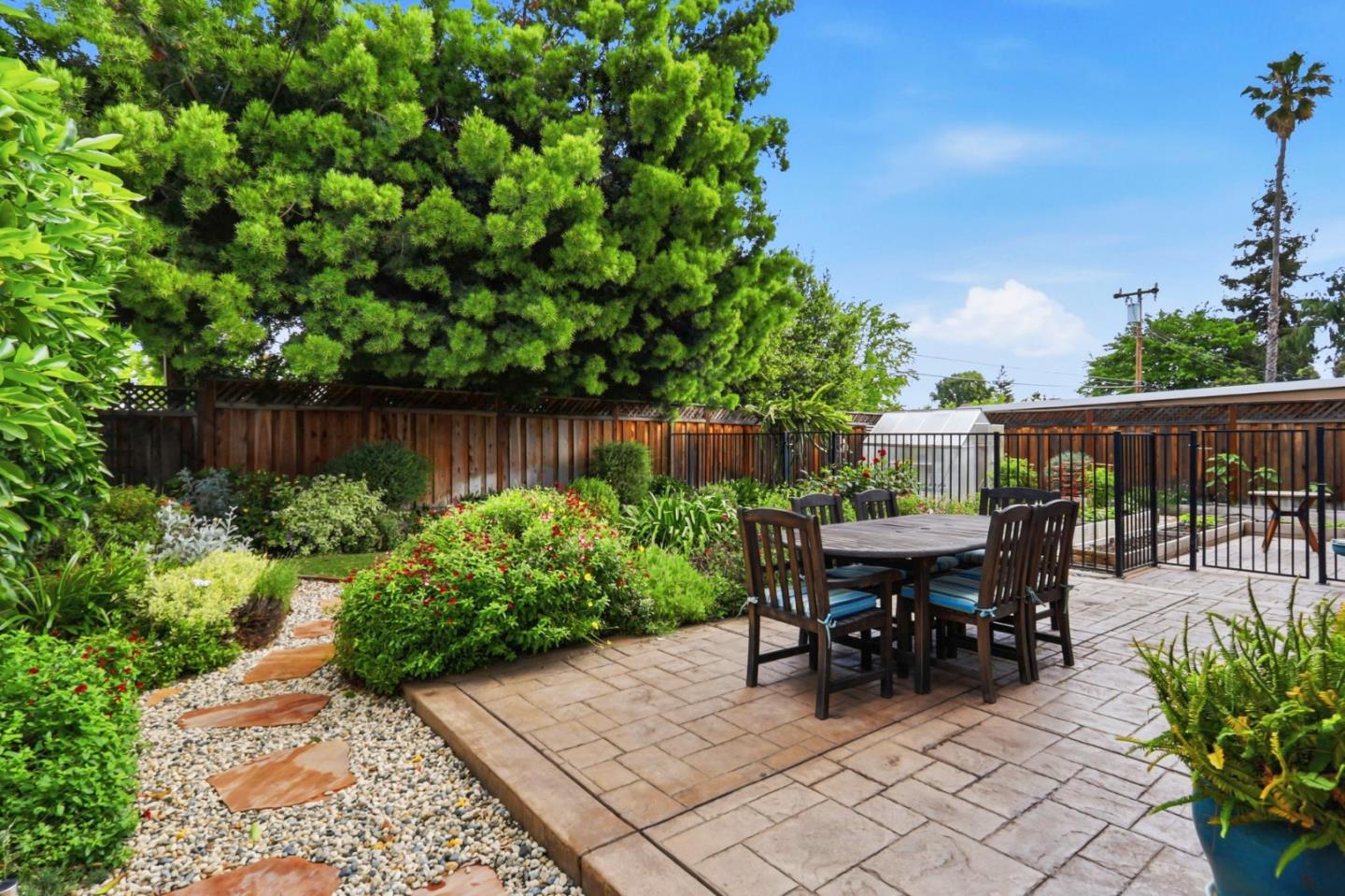 Detail Gallery Image 22 of 27 For 4029 Ross Park Dr, San Jose,  CA 95118 - 4 Beds | 2/1 Baths