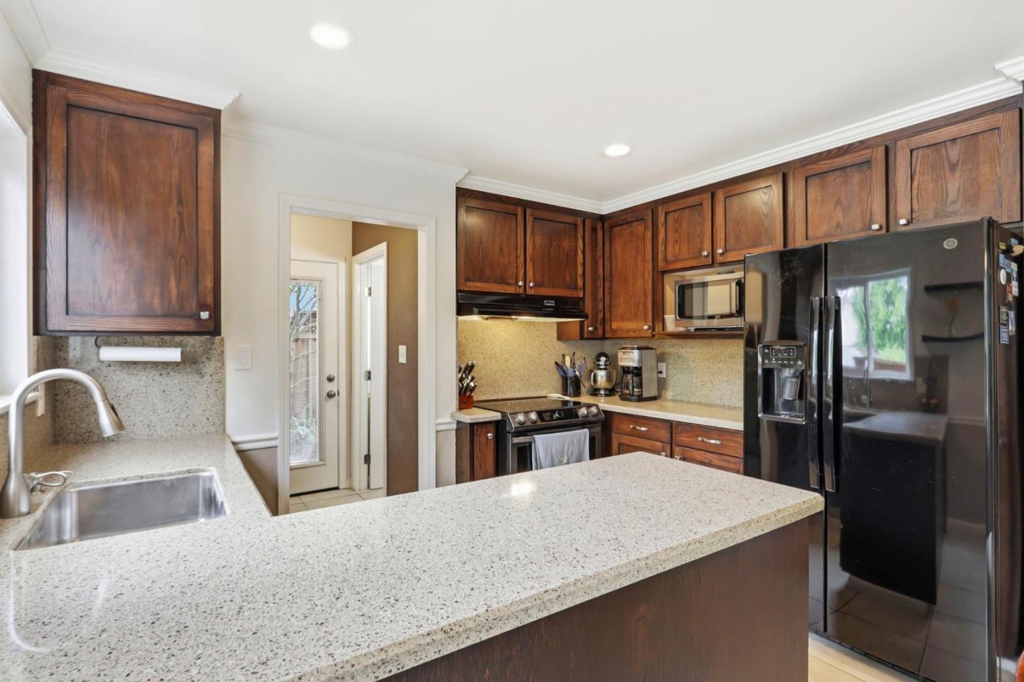 Detail Gallery Image 8 of 27 For 4029 Ross Park Dr, San Jose,  CA 95118 - 4 Beds | 2/1 Baths