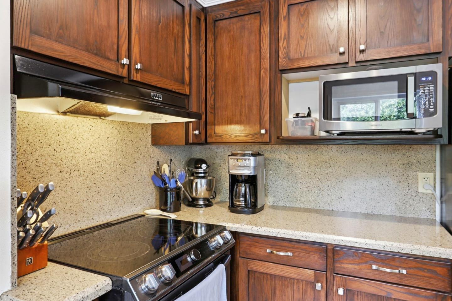 Detail Gallery Image 9 of 27 For 4029 Ross Park Dr, San Jose,  CA 95118 - 4 Beds | 2/1 Baths