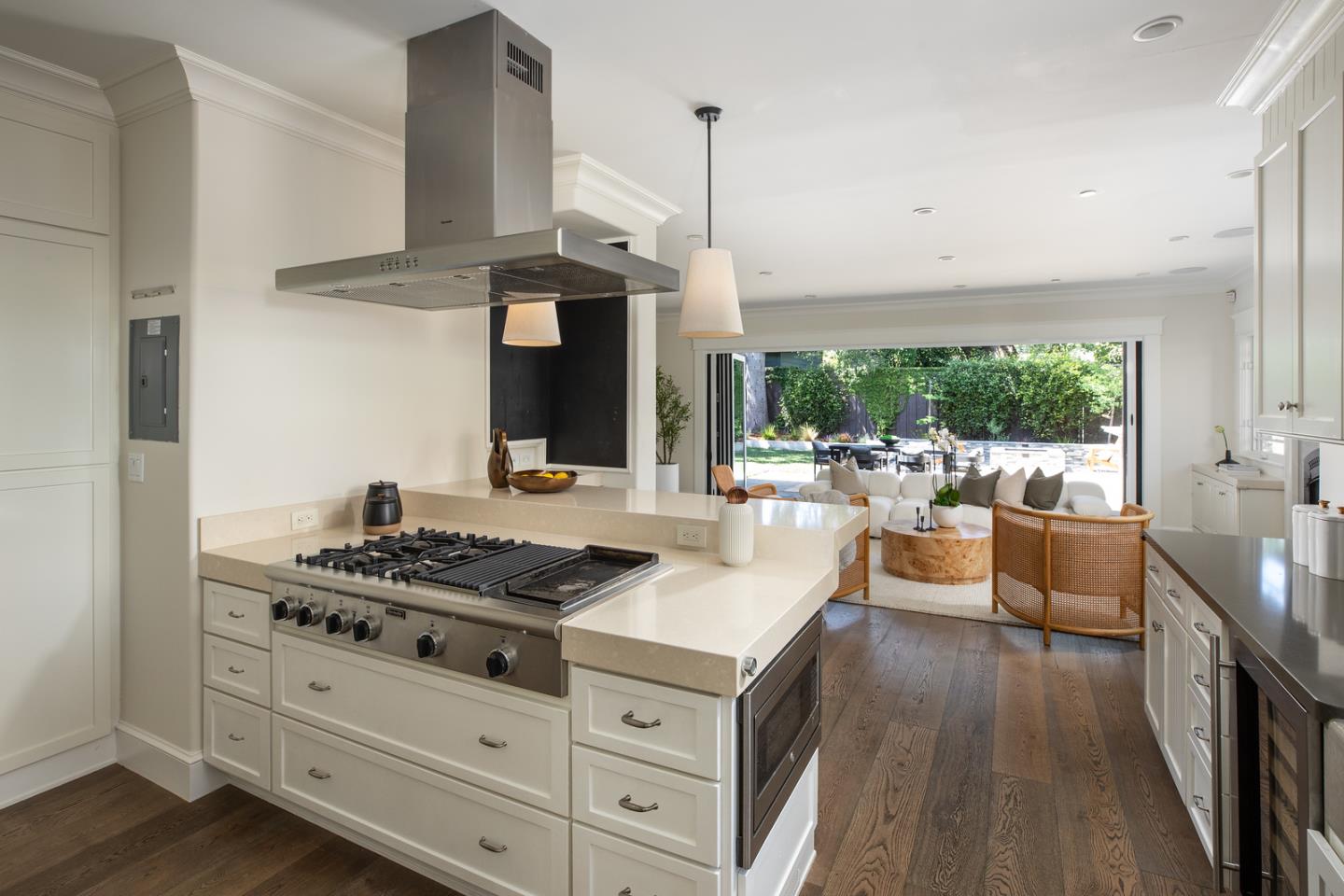 Detail Gallery Image 6 of 19 For 112 Wildwood Ave, San Carlos,  CA 94070 - 4 Beds | 3/1 Baths