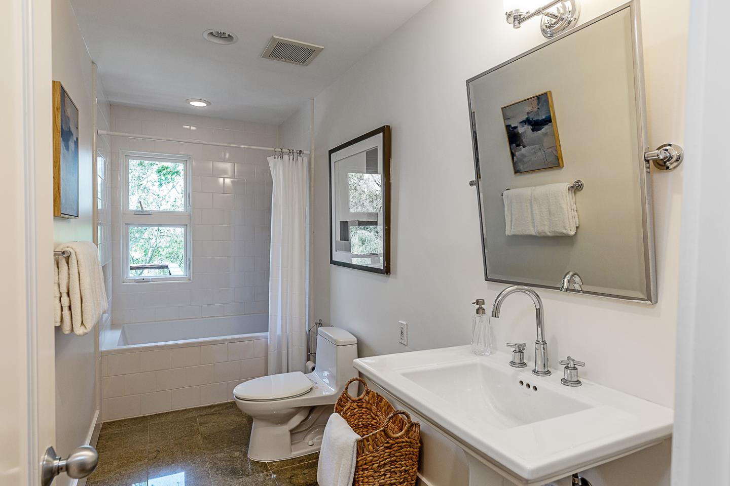 Detail Gallery Image 12 of 34 For 35 Neuman Ln, Woodside,  CA 94062 - 4 Beds | 4 Baths