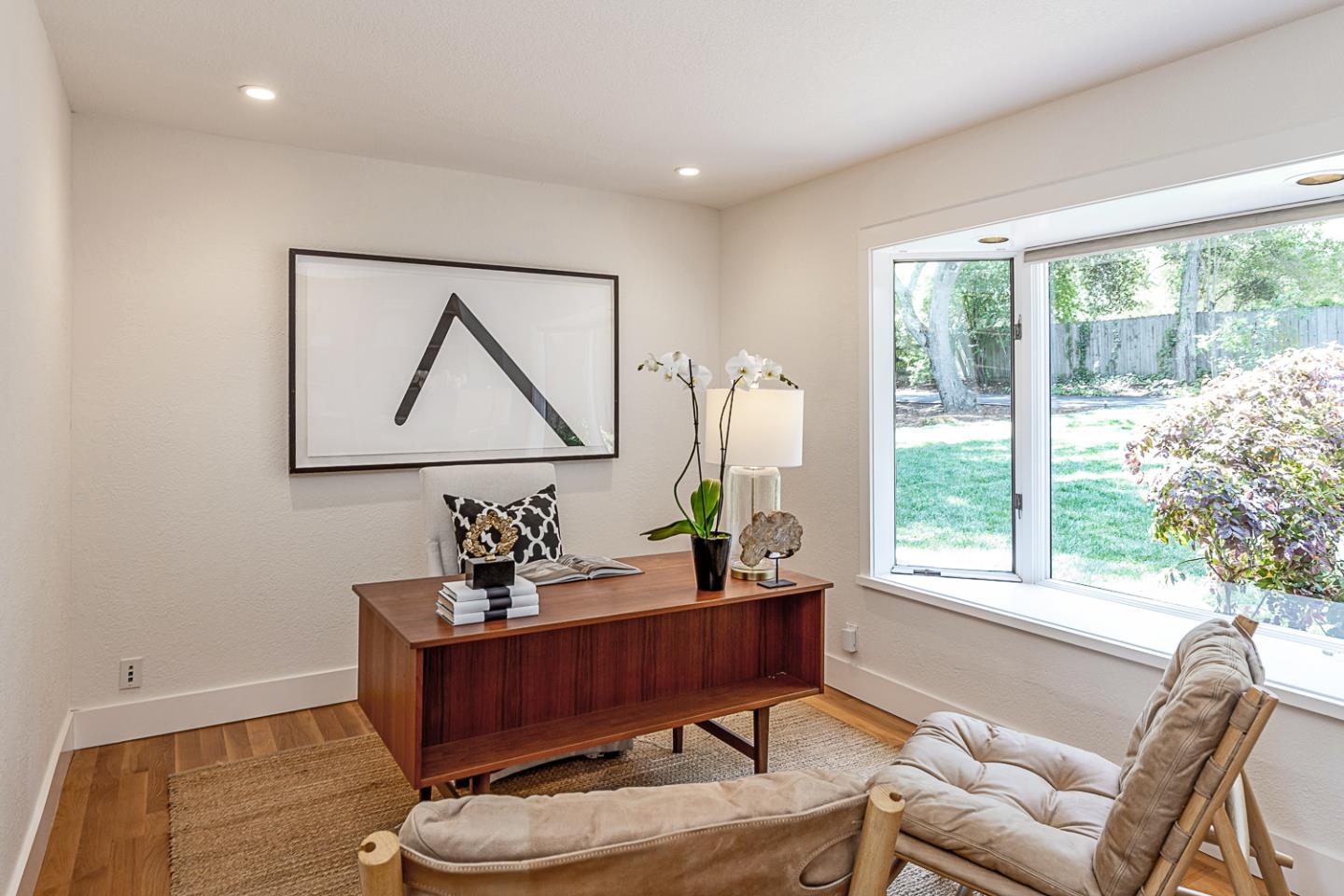 Detail Gallery Image 13 of 34 For 35 Neuman Ln, Woodside,  CA 94062 - 4 Beds | 4 Baths