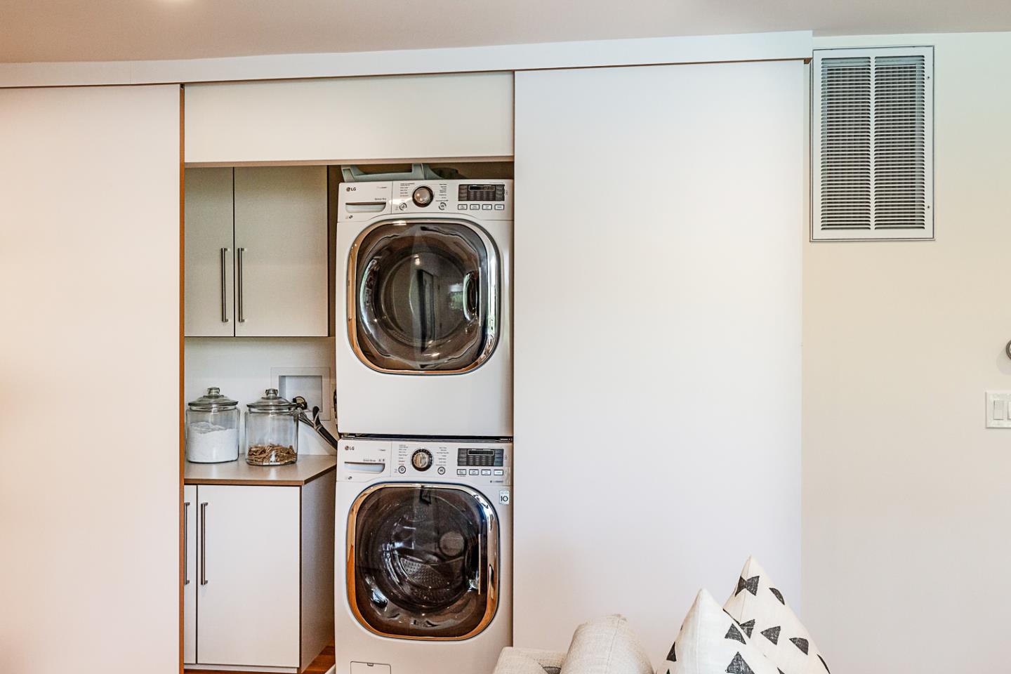 Detail Gallery Image 21 of 34 For 35 Neuman Ln, Woodside,  CA 94062 - 4 Beds | 4 Baths