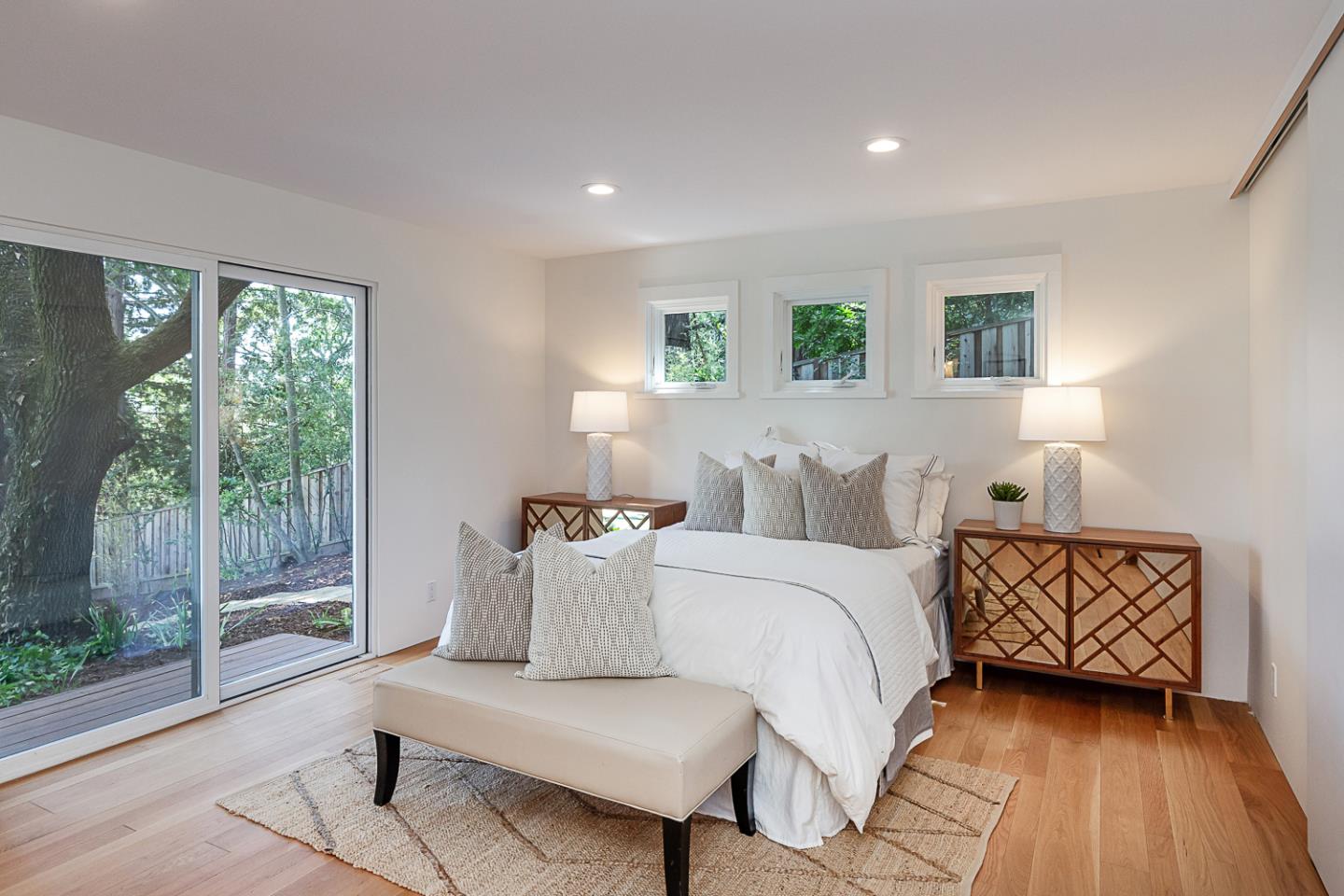 Detail Gallery Image 8 of 34 For 35 Neuman Ln, Woodside,  CA 94062 - 4 Beds | 4 Baths