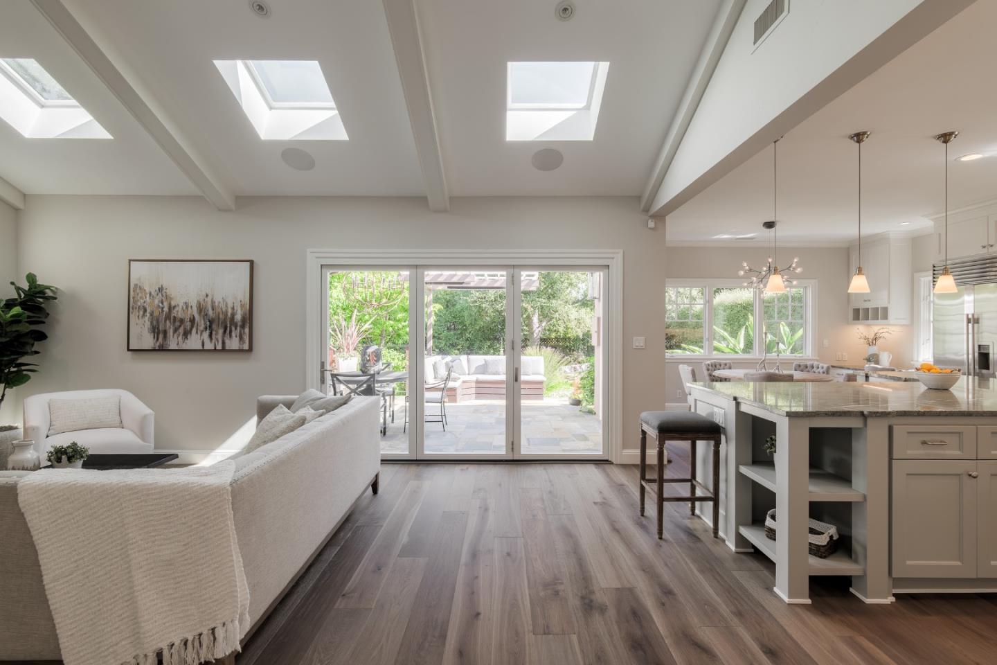 Detail Gallery Image 11 of 49 For 1205 Woodland Ave, Menlo Park,  CA 94025 - 5 Beds | 3 Baths