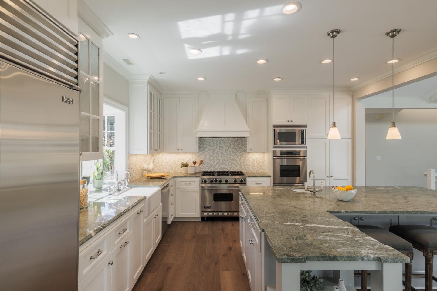 Detail Gallery Image 13 of 49 For 1205 Woodland Ave, Menlo Park,  CA 94025 - 5 Beds | 3 Baths