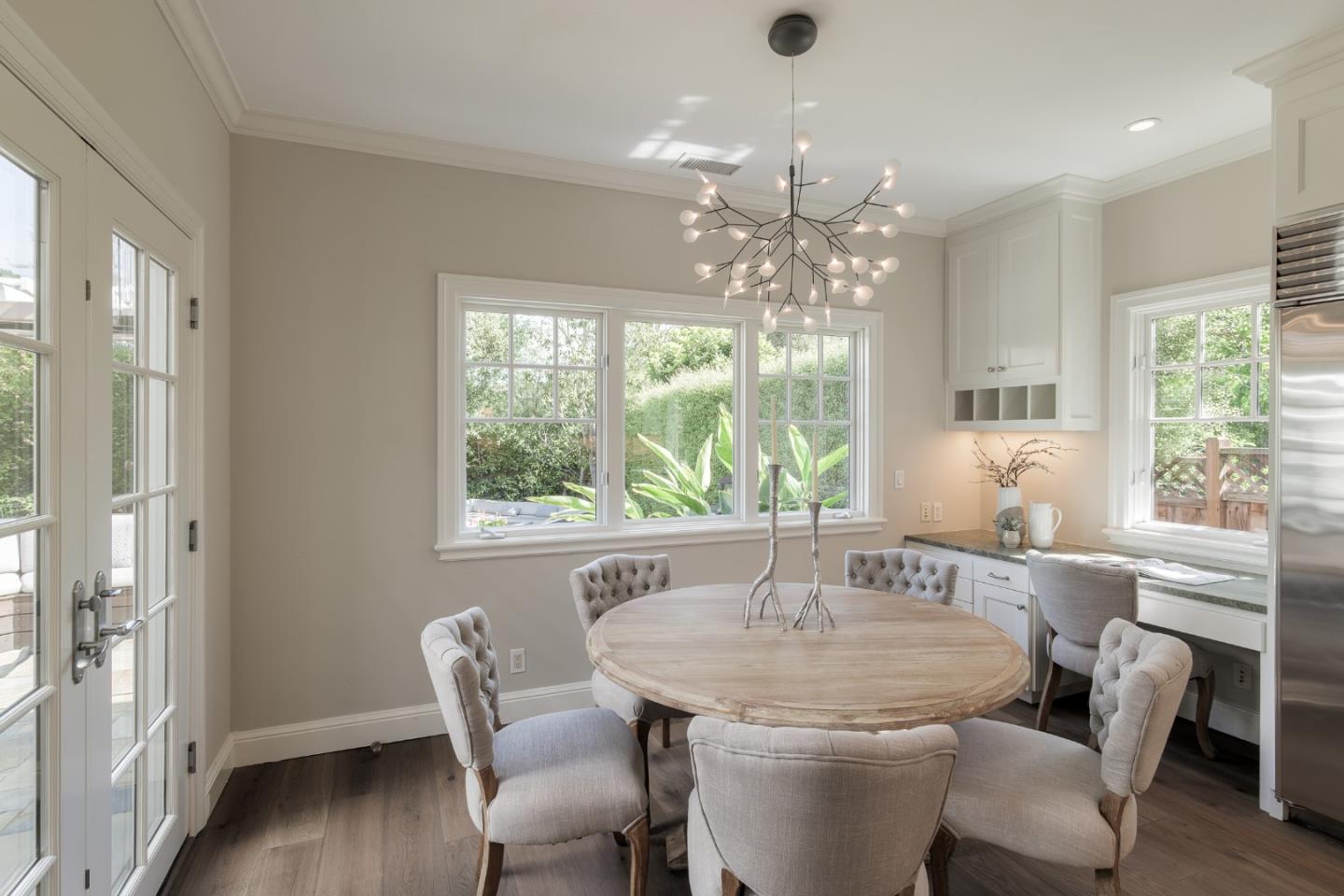 Detail Gallery Image 15 of 49 For 1205 Woodland Ave, Menlo Park,  CA 94025 - 5 Beds | 3 Baths