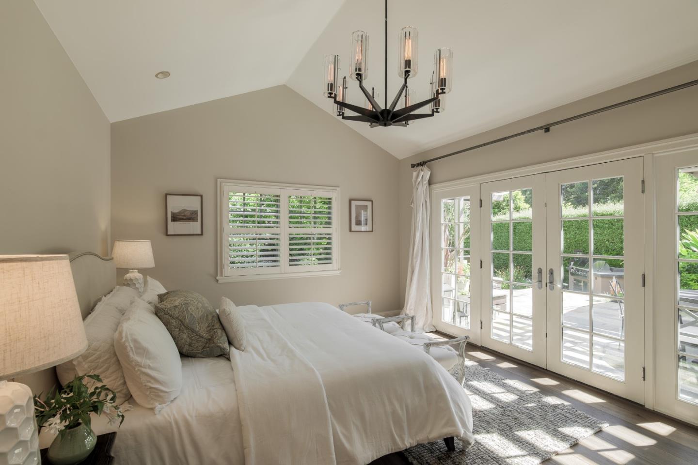 Detail Gallery Image 17 of 49 For 1205 Woodland Ave, Menlo Park,  CA 94025 - 5 Beds | 3 Baths