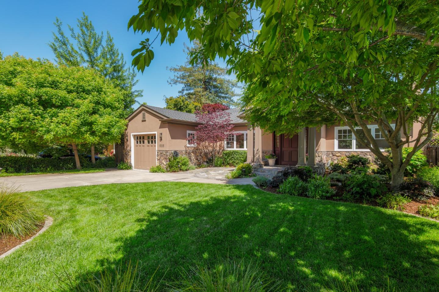 Detail Gallery Image 2 of 49 For 1205 Woodland Ave, Menlo Park,  CA 94025 - 5 Beds | 3 Baths