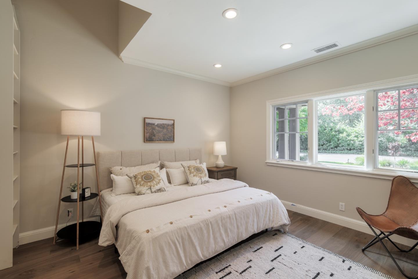 Detail Gallery Image 28 of 49 For 1205 Woodland Ave, Menlo Park,  CA 94025 - 5 Beds | 3 Baths