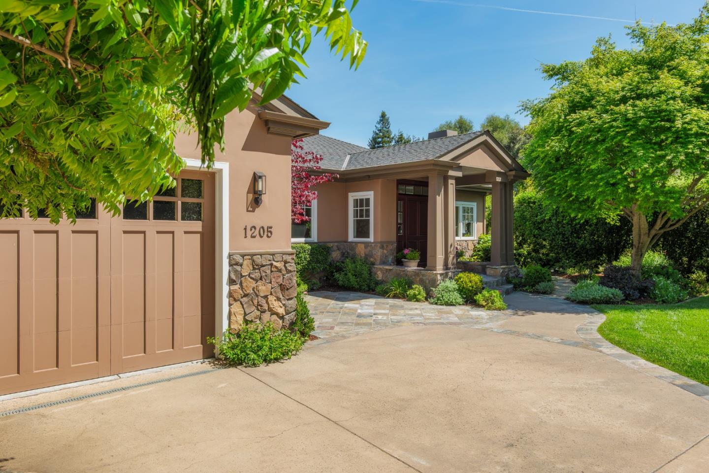 Detail Gallery Image 3 of 49 For 1205 Woodland Ave, Menlo Park,  CA 94025 - 5 Beds | 3 Baths