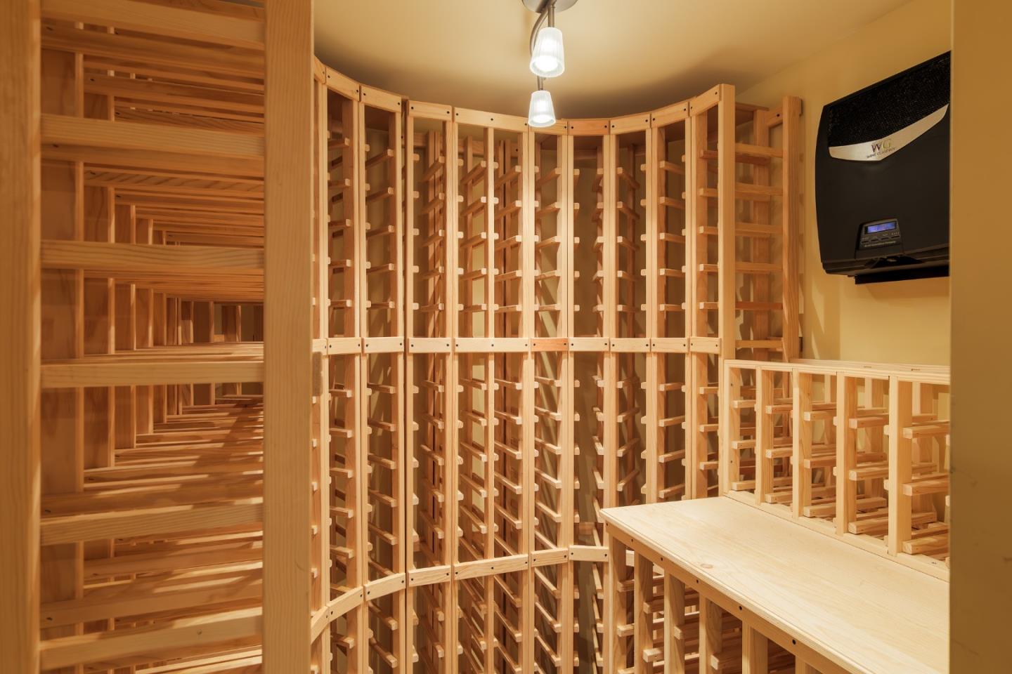 Detail Gallery Image 38 of 49 For 1205 Woodland Ave, Menlo Park,  CA 94025 - 5 Beds | 3 Baths