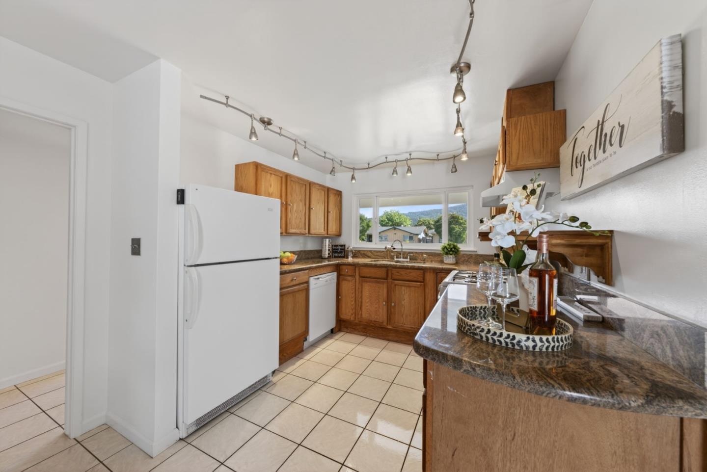 Detail Gallery Image 8 of 33 For 1321 Fernwood Ln, Gilroy,  CA 95020 - 4 Beds | 2 Baths