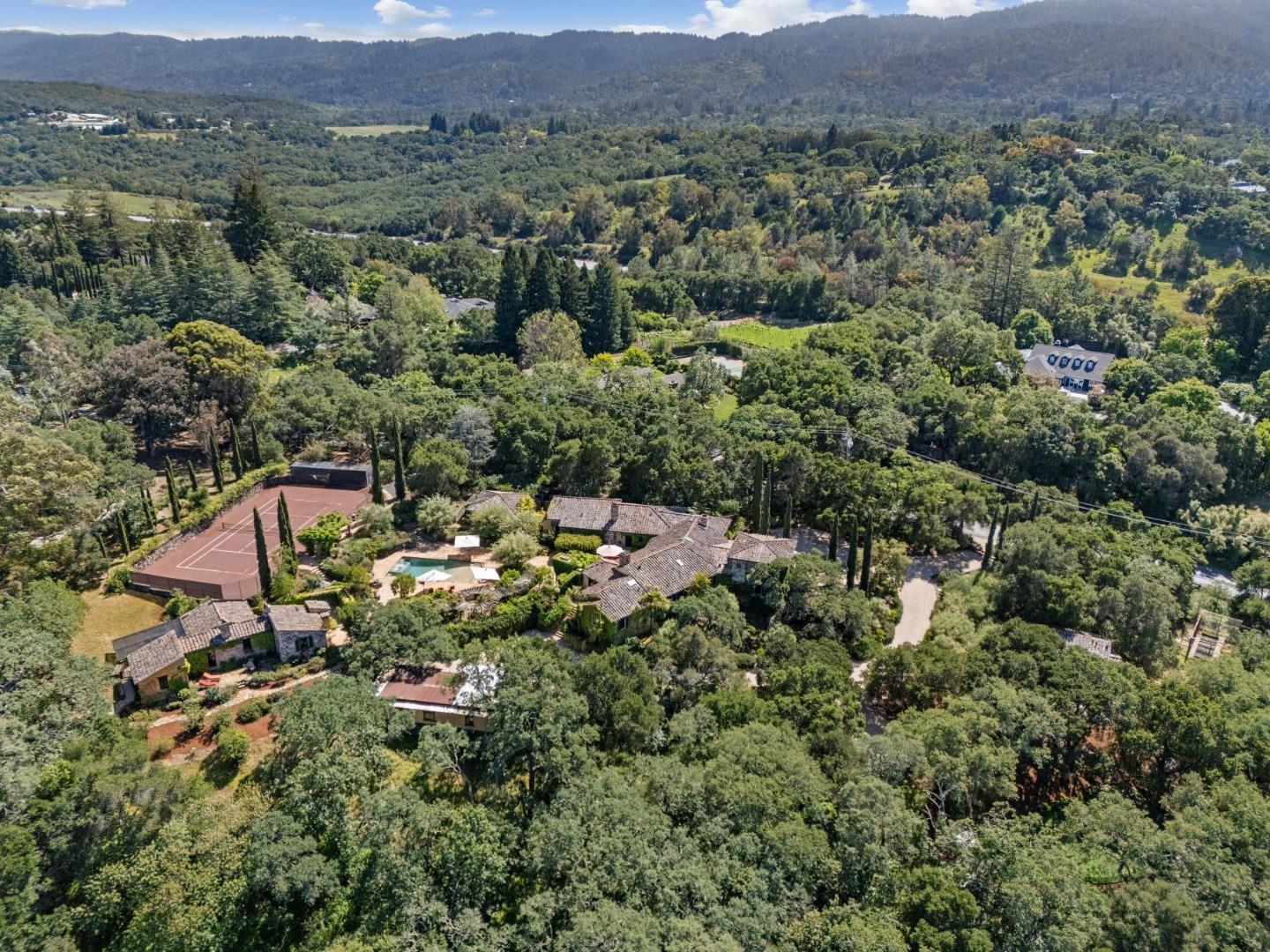 Detail Gallery Image 3 of 65 For 600 Moore Rd, Woodside,  CA 94062 - 4 Beds | 4/1 Baths