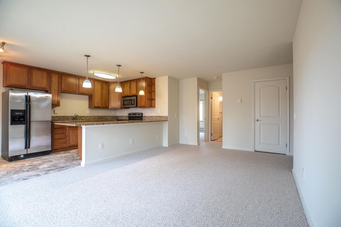 Detail Gallery Image 10 of 33 For 300 Glenwood Cir #258,  Monterey,  CA 93940 - 1 Beds | 1 Baths