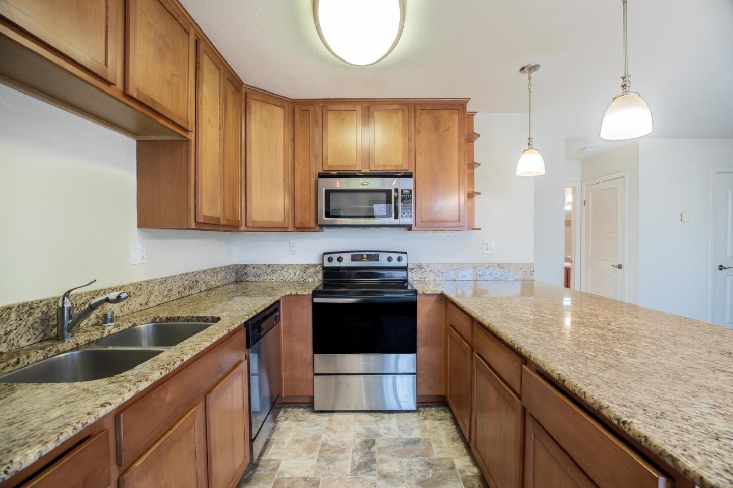 Detail Gallery Image 13 of 33 For 300 Glenwood Cir #258,  Monterey,  CA 93940 - 1 Beds | 1 Baths