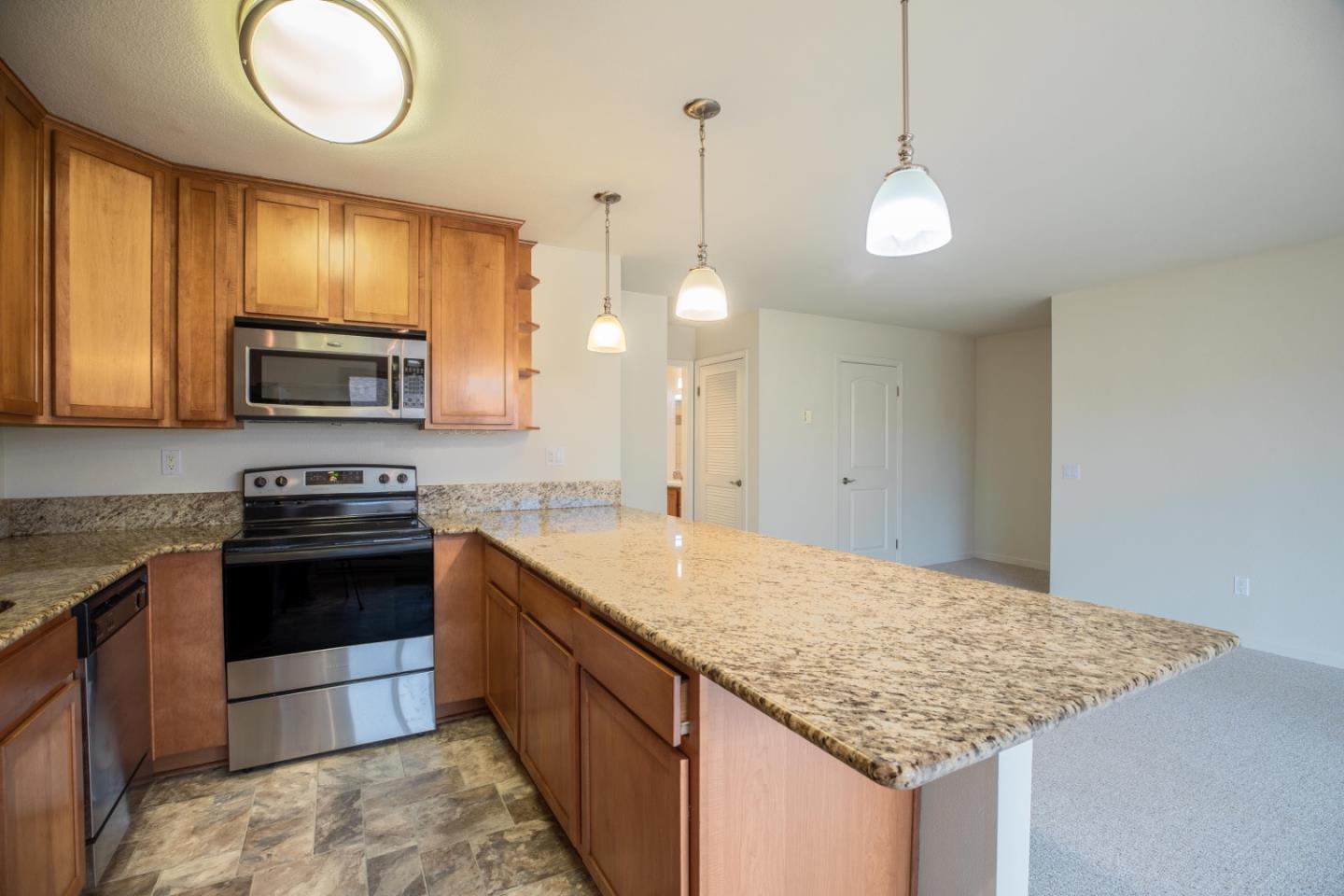 Detail Gallery Image 14 of 33 For 300 Glenwood Cir #258,  Monterey,  CA 93940 - 1 Beds | 1 Baths