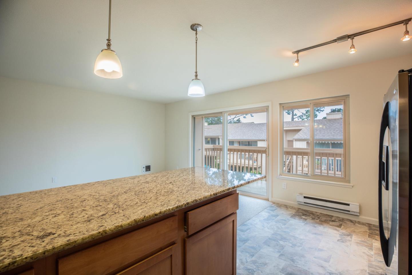 Detail Gallery Image 15 of 33 For 300 Glenwood Cir #258,  Monterey,  CA 93940 - 1 Beds | 1 Baths