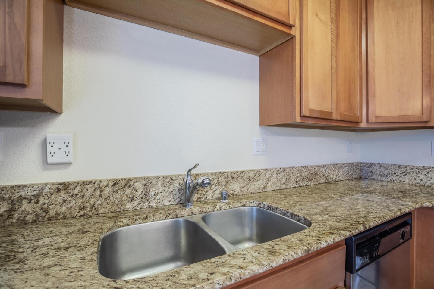 Detail Gallery Image 16 of 33 For 300 Glenwood Cir #258,  Monterey,  CA 93940 - 1 Beds | 1 Baths