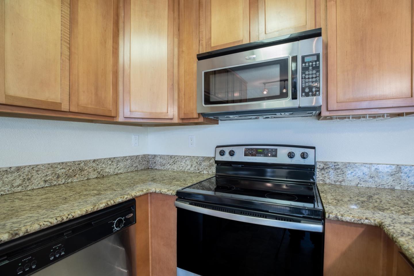 Detail Gallery Image 17 of 33 For 300 Glenwood Cir #258,  Monterey,  CA 93940 - 1 Beds | 1 Baths