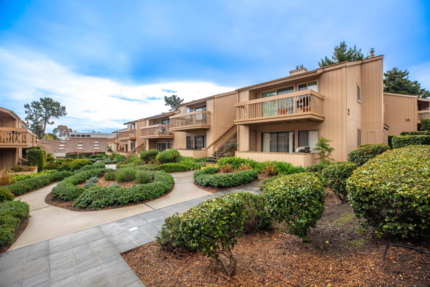 Detail Gallery Image 3 of 33 For 300 Glenwood Cir #258,  Monterey,  CA 93940 - 1 Beds | 1 Baths