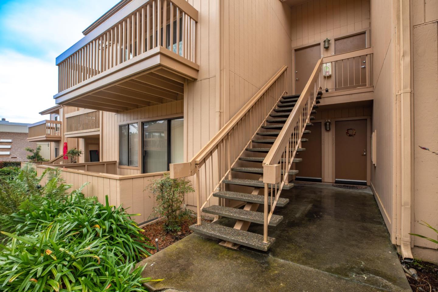 Detail Gallery Image 4 of 33 For 300 Glenwood Cir #258,  Monterey,  CA 93940 - 1 Beds | 1 Baths