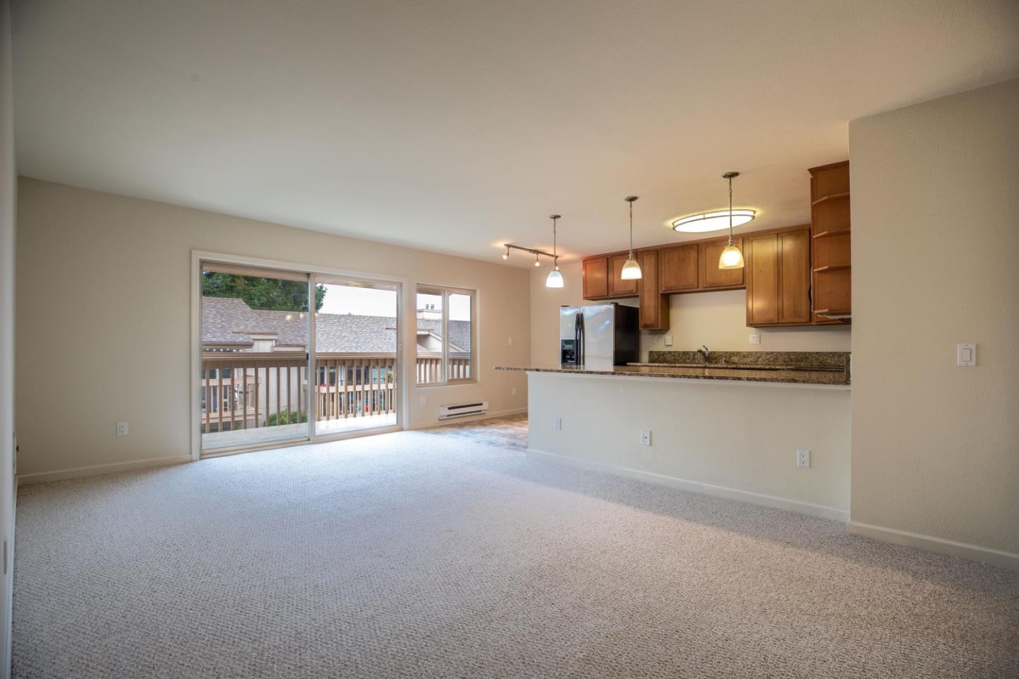 Detail Gallery Image 7 of 33 For 300 Glenwood Cir #258,  Monterey,  CA 93940 - 1 Beds | 1 Baths