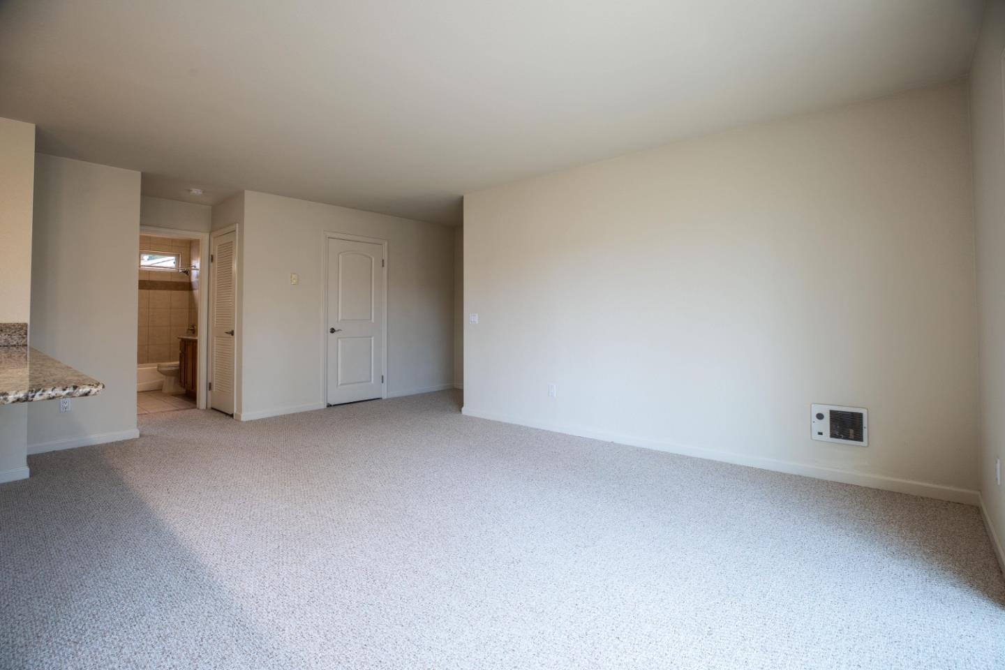 Detail Gallery Image 9 of 33 For 300 Glenwood Cir #258,  Monterey,  CA 93940 - 1 Beds | 1 Baths