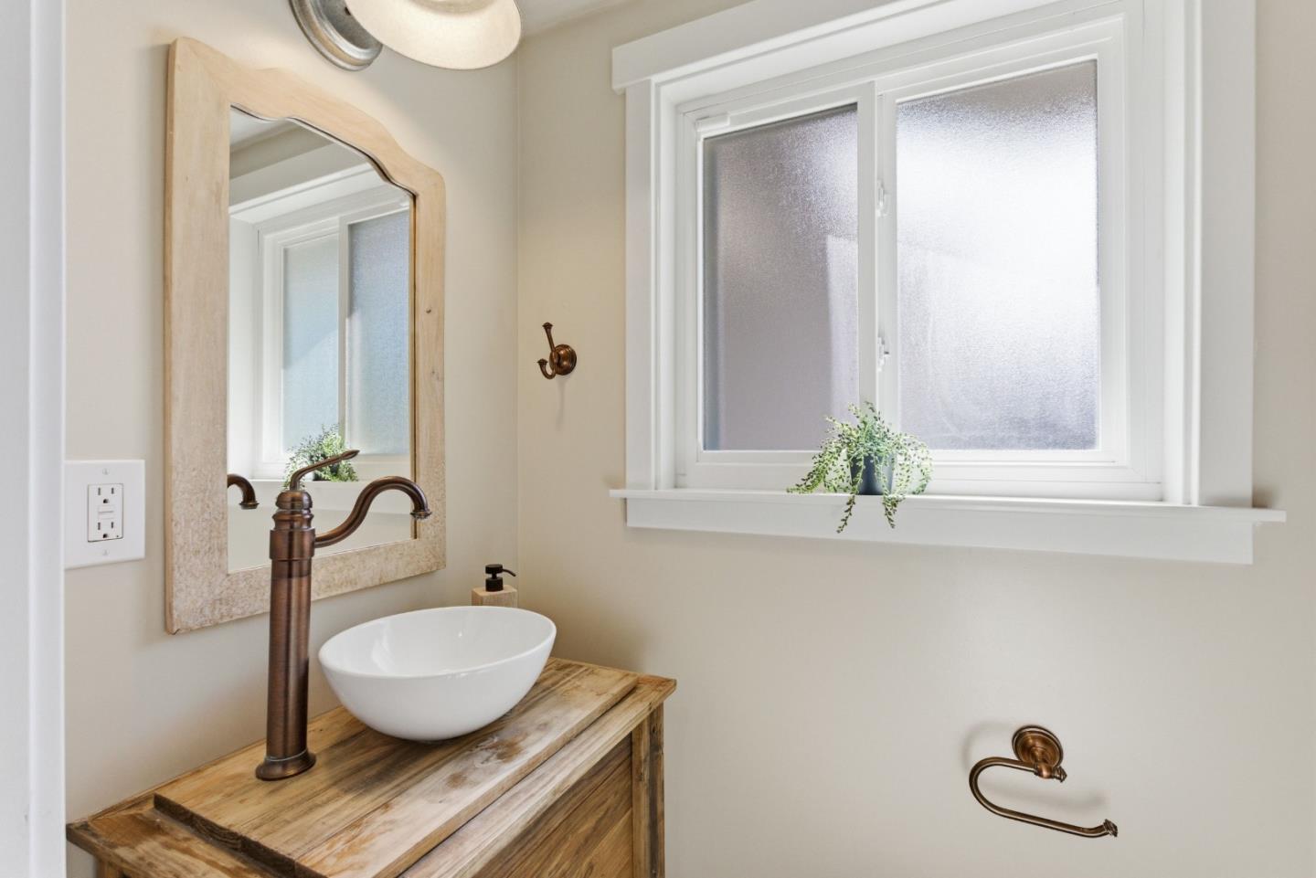 Detail Gallery Image 41 of 69 For 1594 Chambers Dr, San Jose,  CA 95118 - 4 Beds | 2/1 Baths