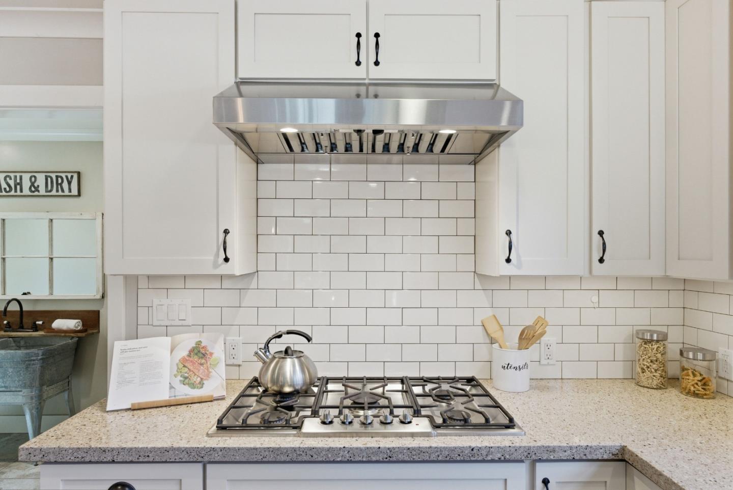 Detail Gallery Image 8 of 69 For 1594 Chambers Dr, San Jose,  CA 95118 - 4 Beds | 2/1 Baths