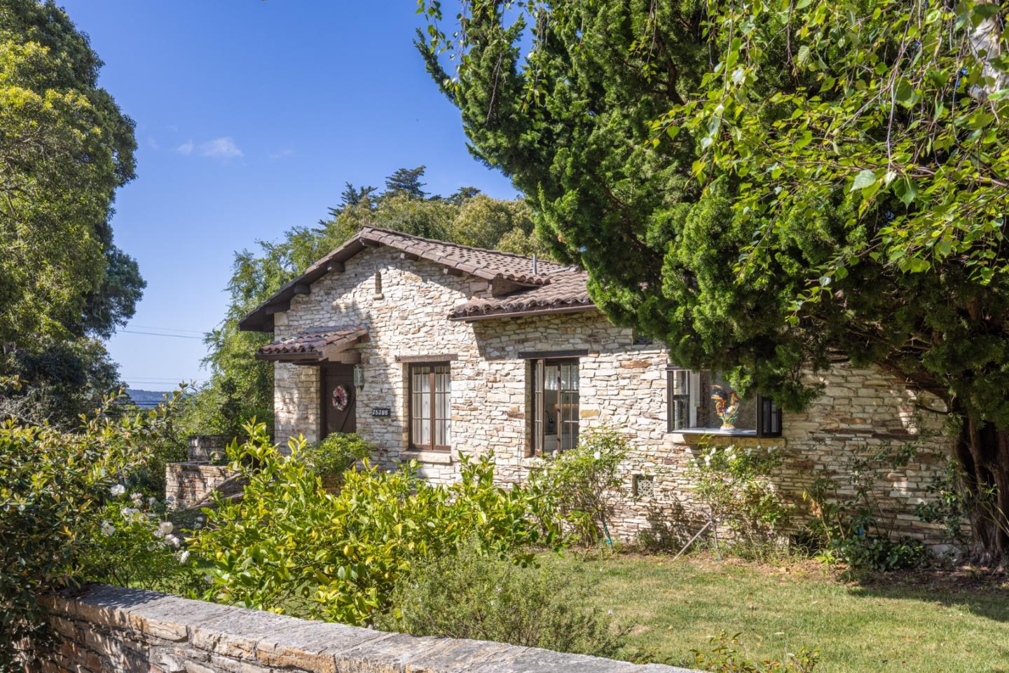 Detail Gallery Image 3 of 34 For 25286 Hatton Rd, Carmel,  CA 93923 - 5 Beds | 5 Baths