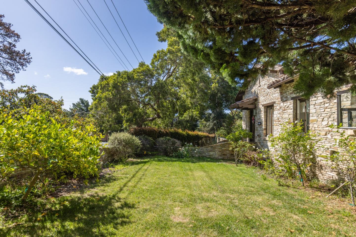 Detail Gallery Image 4 of 34 For 25286 Hatton Rd, Carmel,  CA 93923 - 5 Beds | 5 Baths