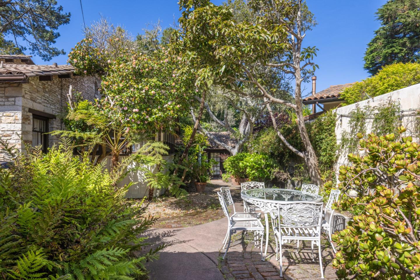 Detail Gallery Image 6 of 34 For 25286 Hatton Rd, Carmel,  CA 93923 - 5 Beds | 5 Baths