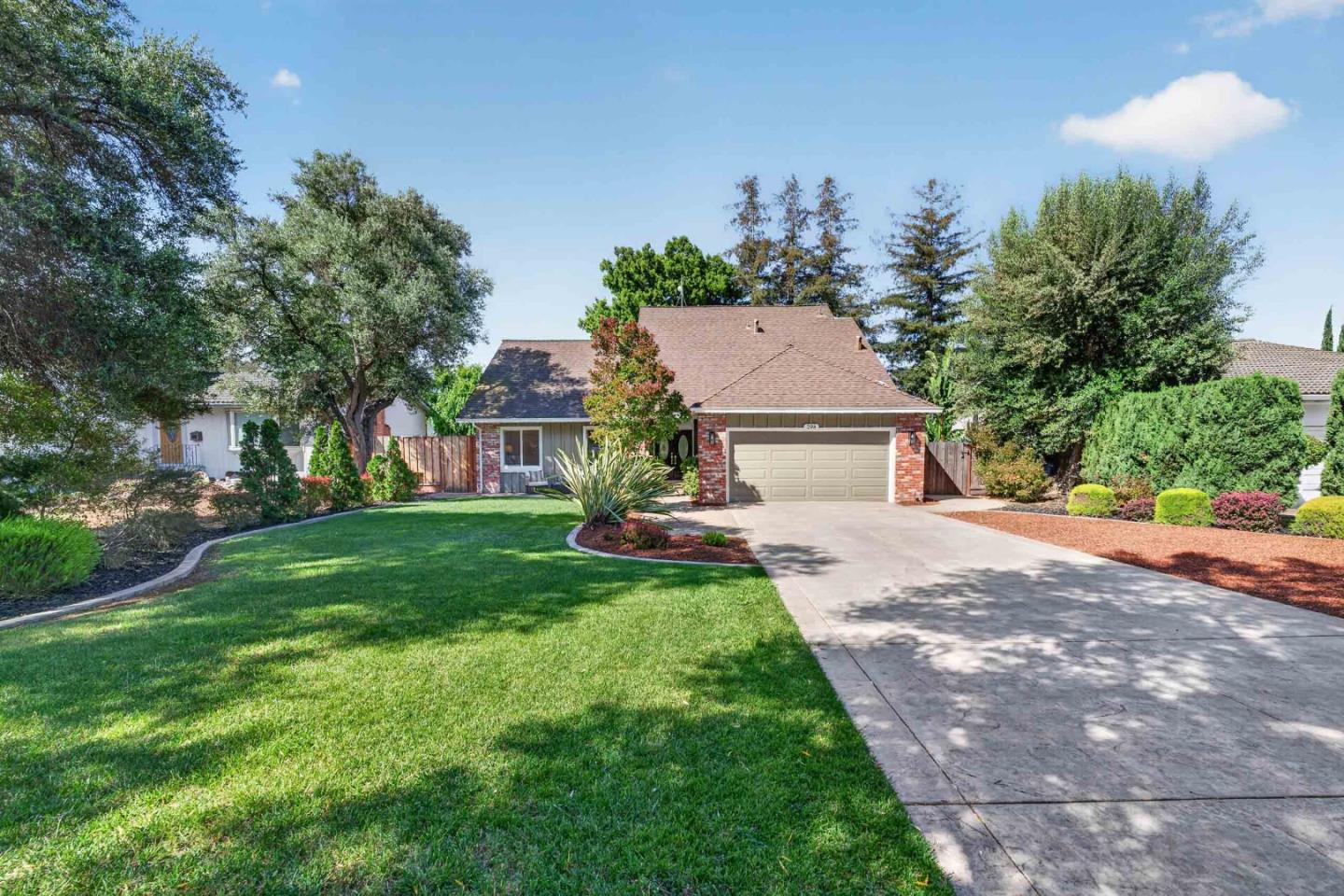 Detail Gallery Image 5 of 85 For 298 Mcduff Ave, Fremont,  CA 94539 - 5 Beds | 3 Baths