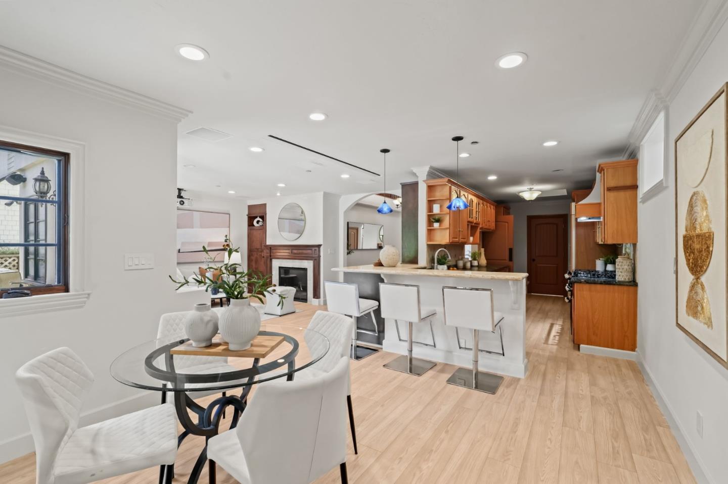 Detail Gallery Image 11 of 44 For 216 Bloomfield Rd, Burlingame,  CA 94010 - 5 Beds | 4 Baths