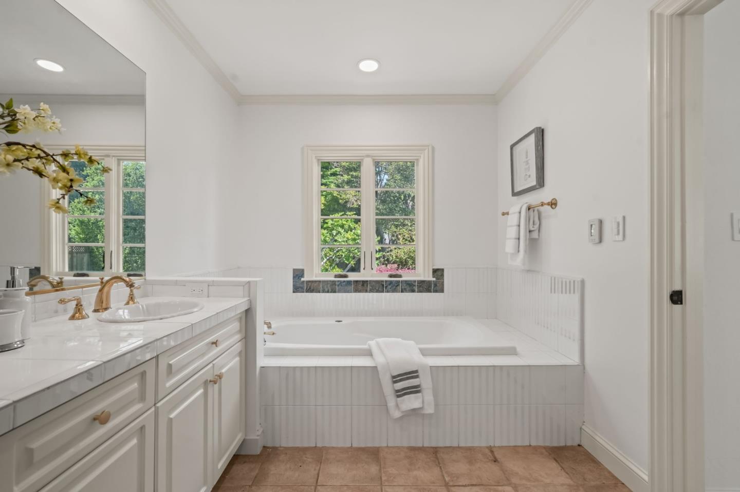 Detail Gallery Image 22 of 44 For 216 Bloomfield Rd, Burlingame,  CA 94010 - 5 Beds | 4 Baths