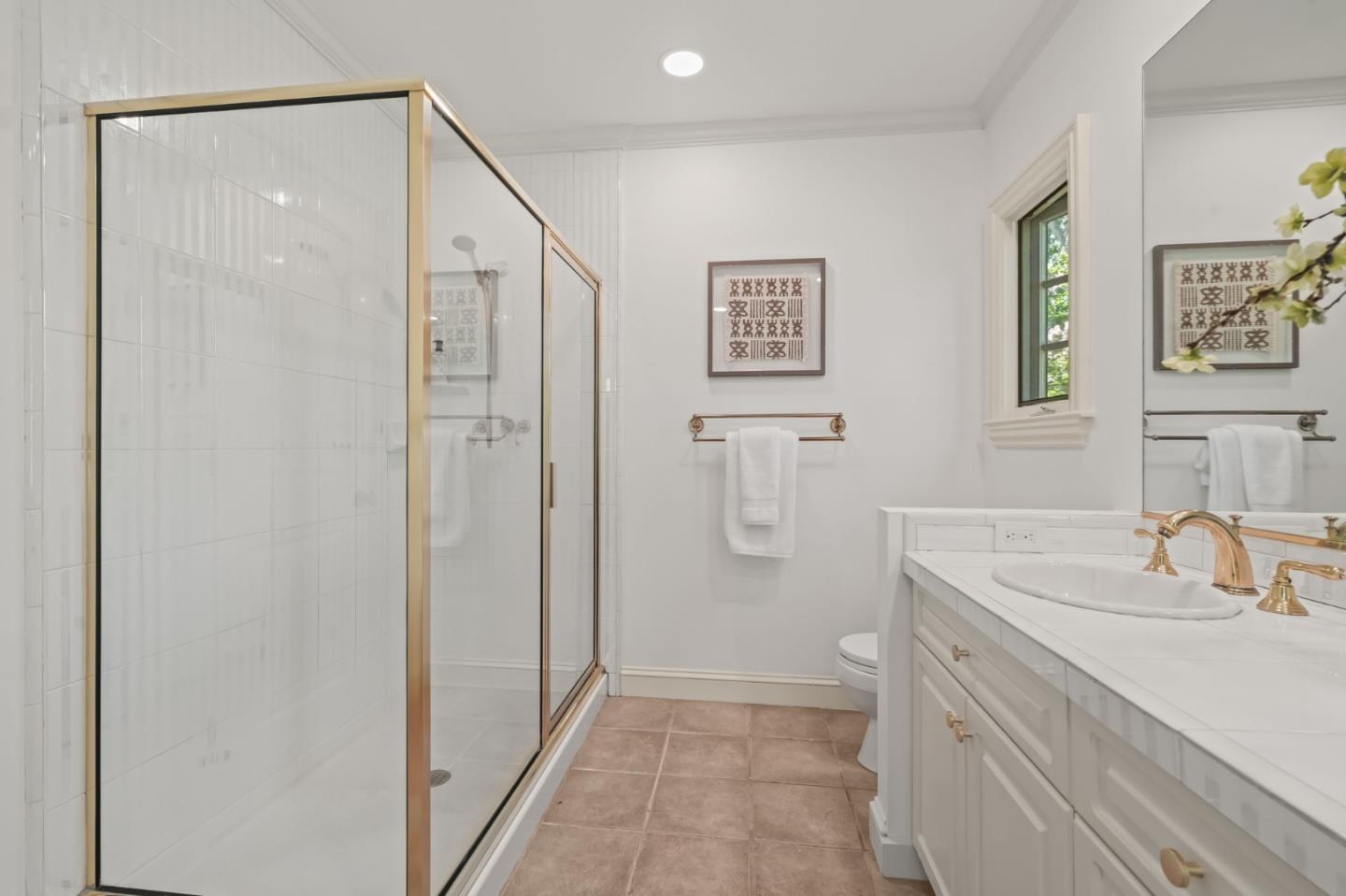 Detail Gallery Image 23 of 44 For 216 Bloomfield Rd, Burlingame,  CA 94010 - 5 Beds | 4 Baths