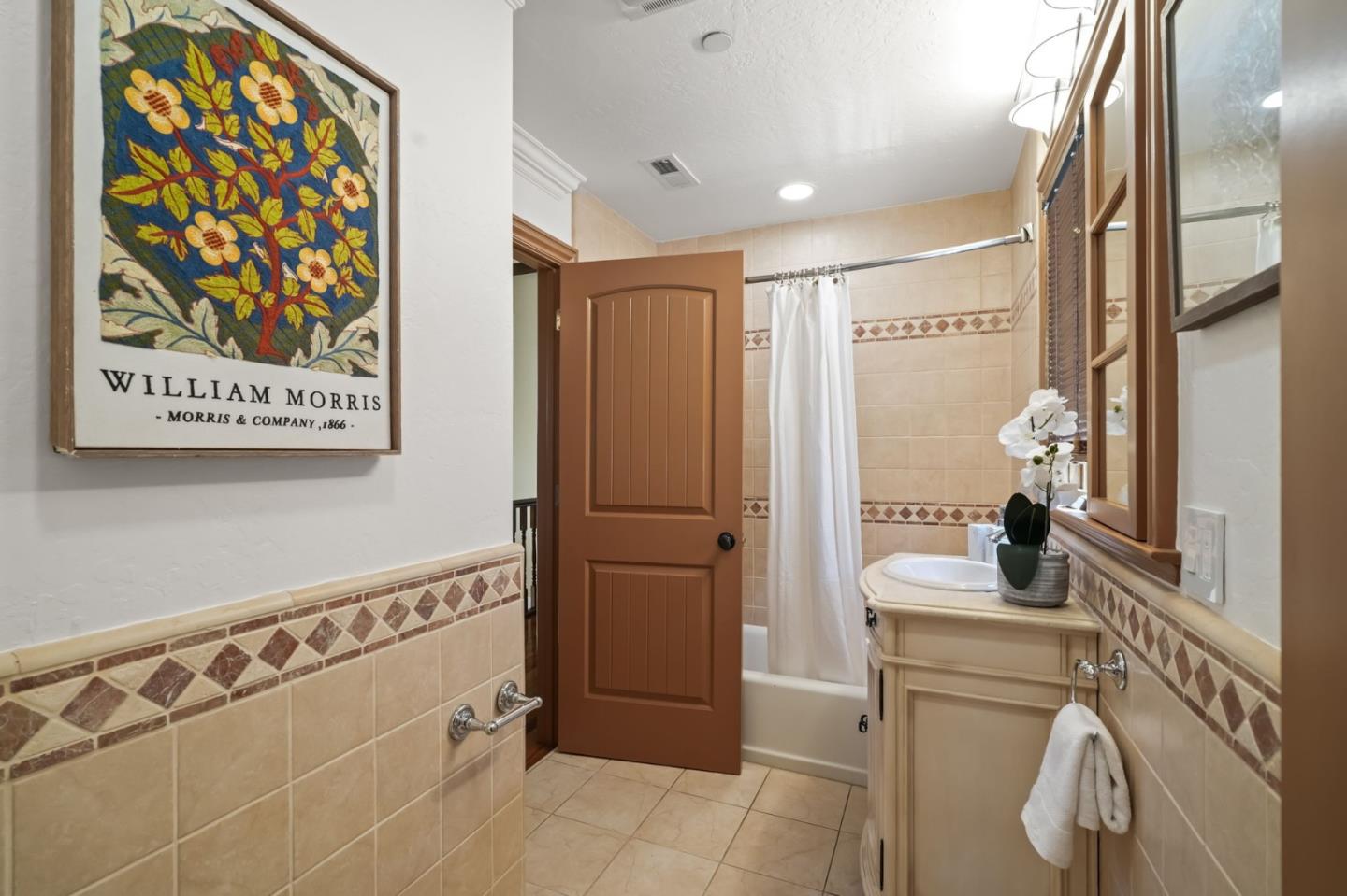 Detail Gallery Image 28 of 44 For 216 Bloomfield Rd, Burlingame,  CA 94010 - 5 Beds | 4 Baths