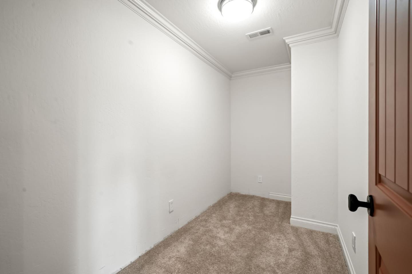 Detail Gallery Image 32 of 44 For 216 Bloomfield Rd, Burlingame,  CA 94010 - 5 Beds | 4 Baths