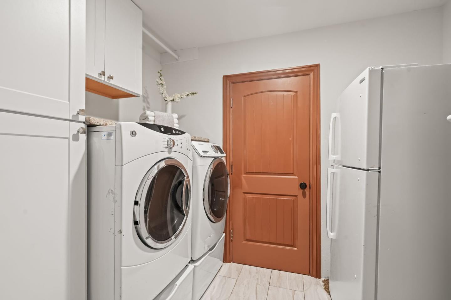 Detail Gallery Image 35 of 44 For 216 Bloomfield Rd, Burlingame,  CA 94010 - 5 Beds | 4 Baths