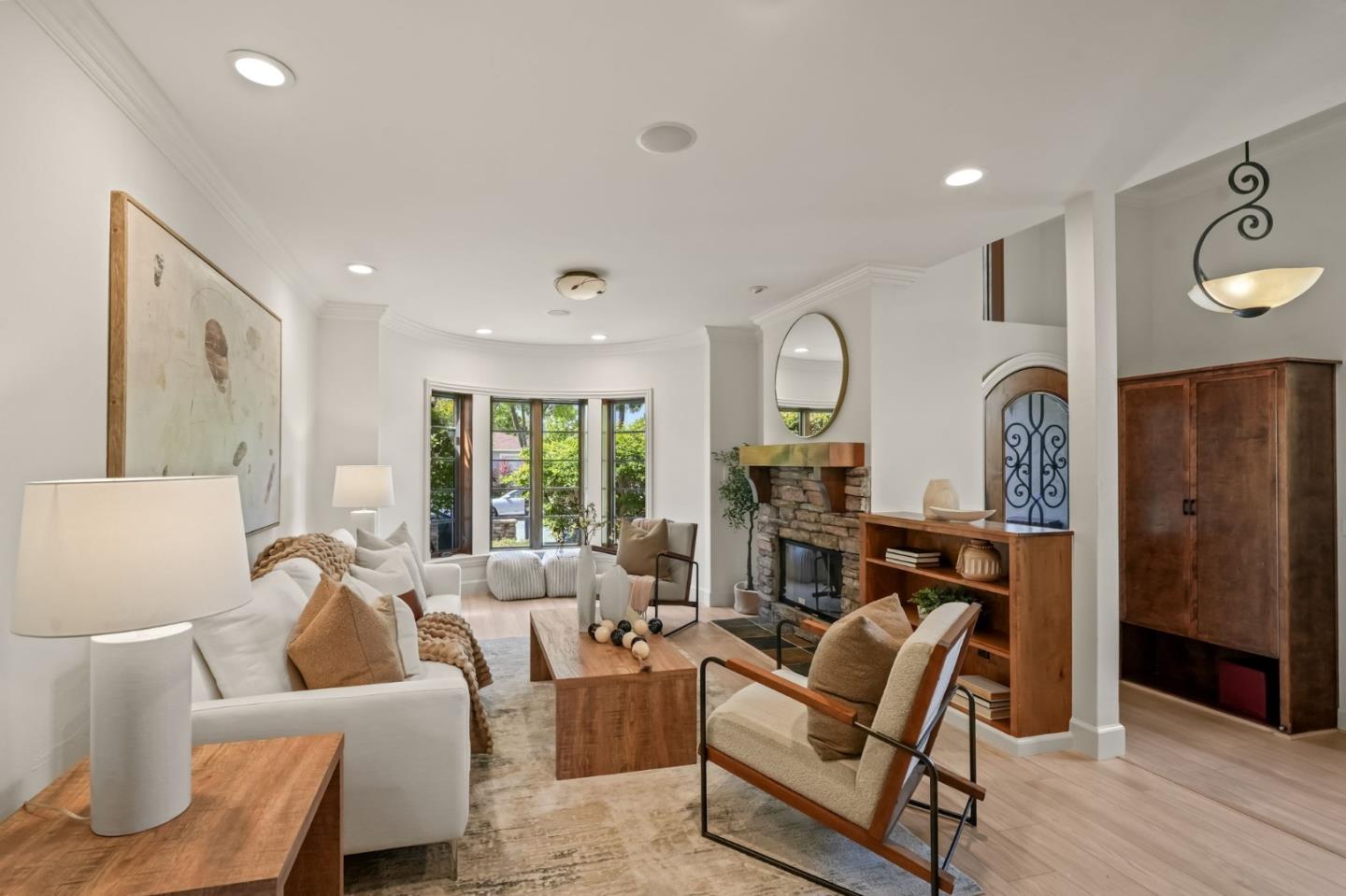 Detail Gallery Image 4 of 44 For 216 Bloomfield Rd, Burlingame,  CA 94010 - 5 Beds | 4 Baths