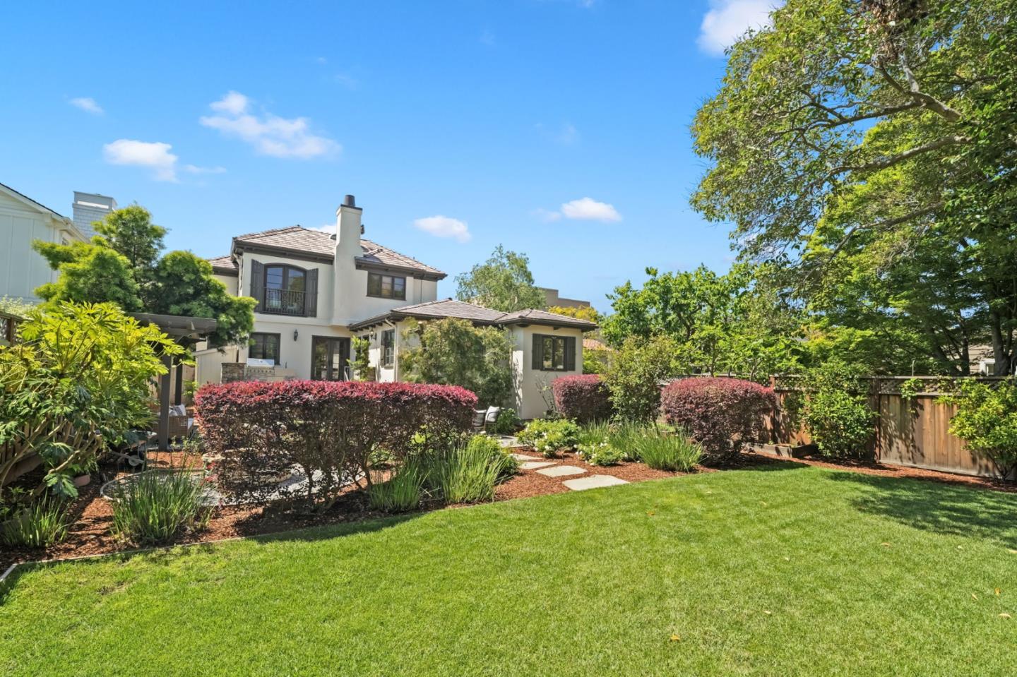 Detail Gallery Image 40 of 44 For 216 Bloomfield Rd, Burlingame,  CA 94010 - 5 Beds | 4 Baths