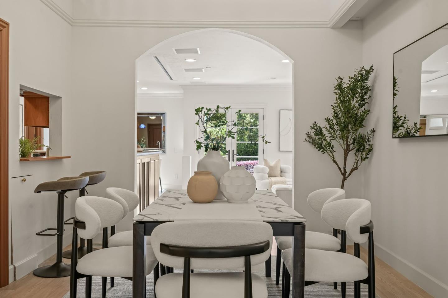 Detail Gallery Image 7 of 44 For 216 Bloomfield Rd, Burlingame,  CA 94010 - 5 Beds | 4 Baths